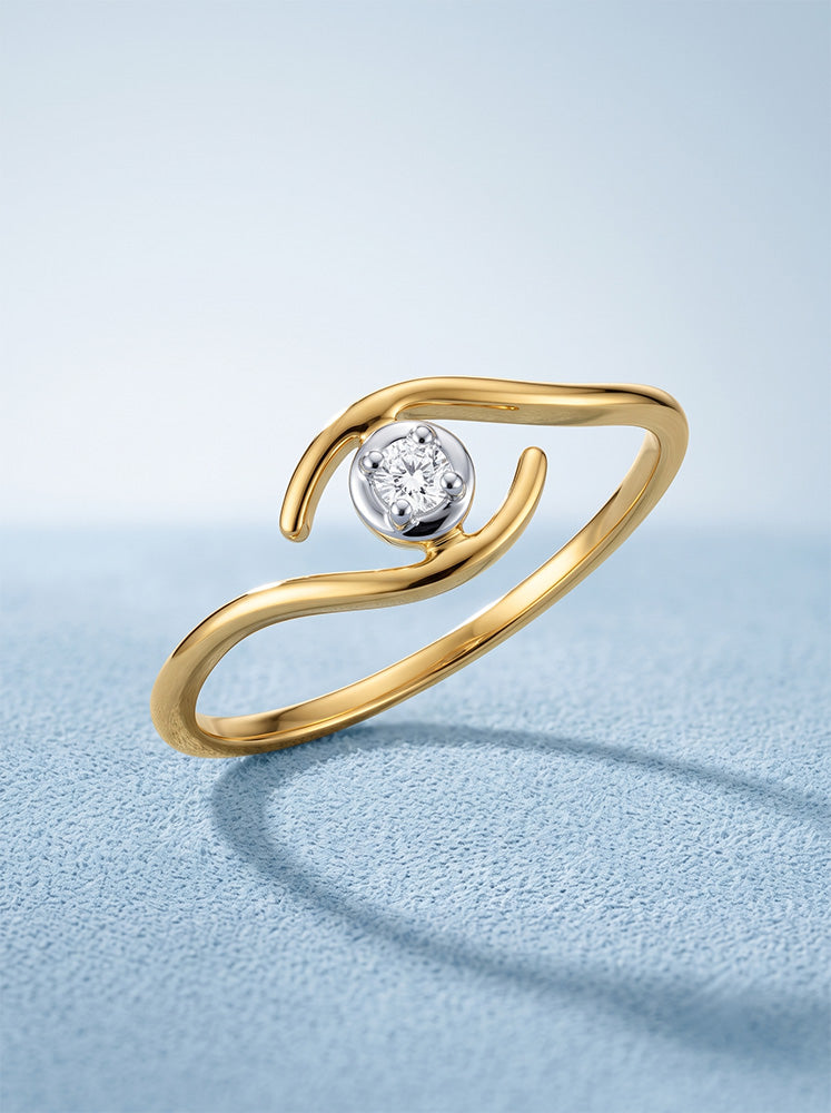 Luxurious Lab-Grown Diamond Gold Curve Ring
