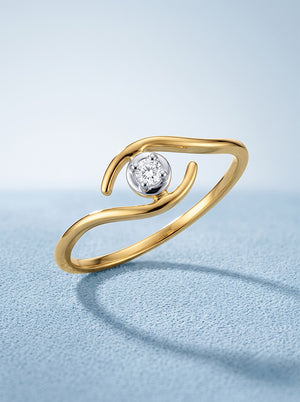 Luxurious Lab-Grown Diamond Gold Curve Ring